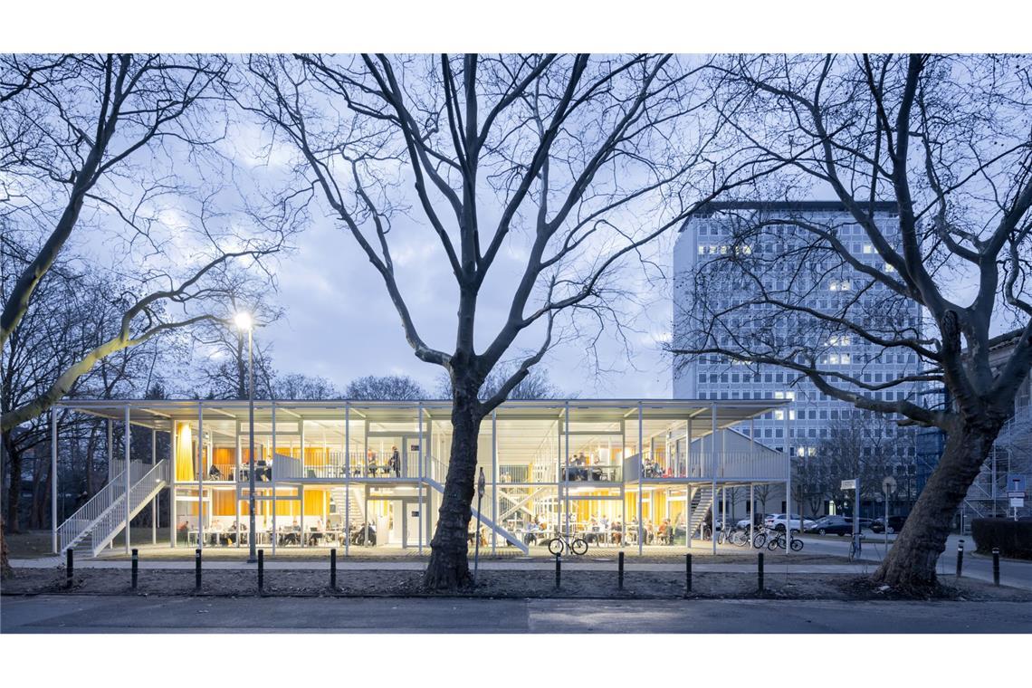Berliner Büros räumen bei „Architektur-Oscars“ ab. Und die Stuttgarter Planer? Nike für „Bildung“: Studierendenhaus der TU Braunschweig, Architektur: Gustav Düsing & Max Hacke (Berlin). Ebenfalls ein DAM-Preis-Gewinner – im Jahr2024.