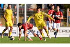 Niklas Pollex (re.) setzt sich gegen Balingens Halim Eroglu durch – im Oberliga-Hinspiel im November  gewann  Großaspach mit 6:1 bei der TSG.      
Archivfoto: IMAGO/Eibner-Pressefoto/Andreas Ulmer