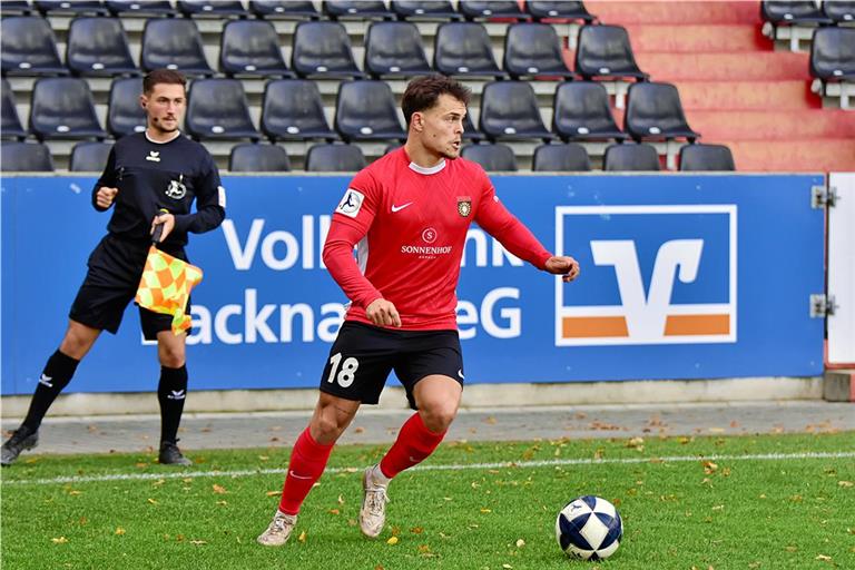 Niklas Pollex wird bis mindestens Juni 2027 in Aspach bleiben. Archivfoto: Tobias Sellmaier