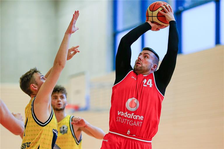 Nikolai Kaiser (rechts) gehört zu den Stützen der TSG-Basketballer. Foto: A. Becher