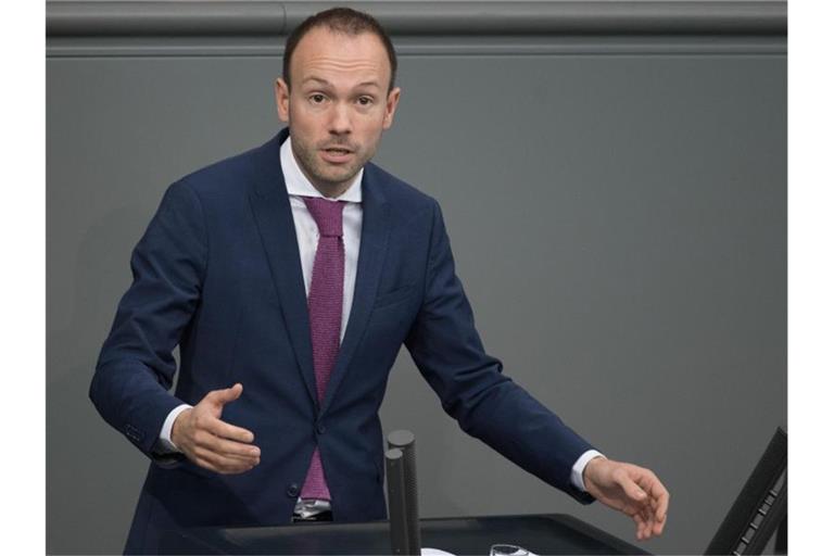 Nikolas Löbel (CDU) spricht bei der Plenarsitzung des Deutschen Bundestages. Foto: Jörg Carstensen/dpa