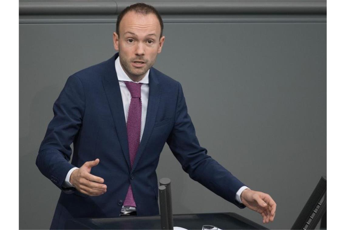 Nikolas Löbel (CDU) spricht bei einer Plenarsitzung des Deutschen Bundestages. Foto: Jörg Carstensen/dpa