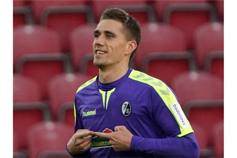 Nils Petersen jubelt beim Spiel gegen den FSV Mainz 05. Foto: Thomas Frey/dpa