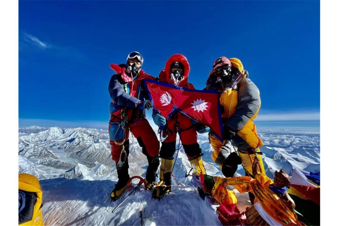 Acht Geschwister aus einer Familie auf dem Mount Everest
