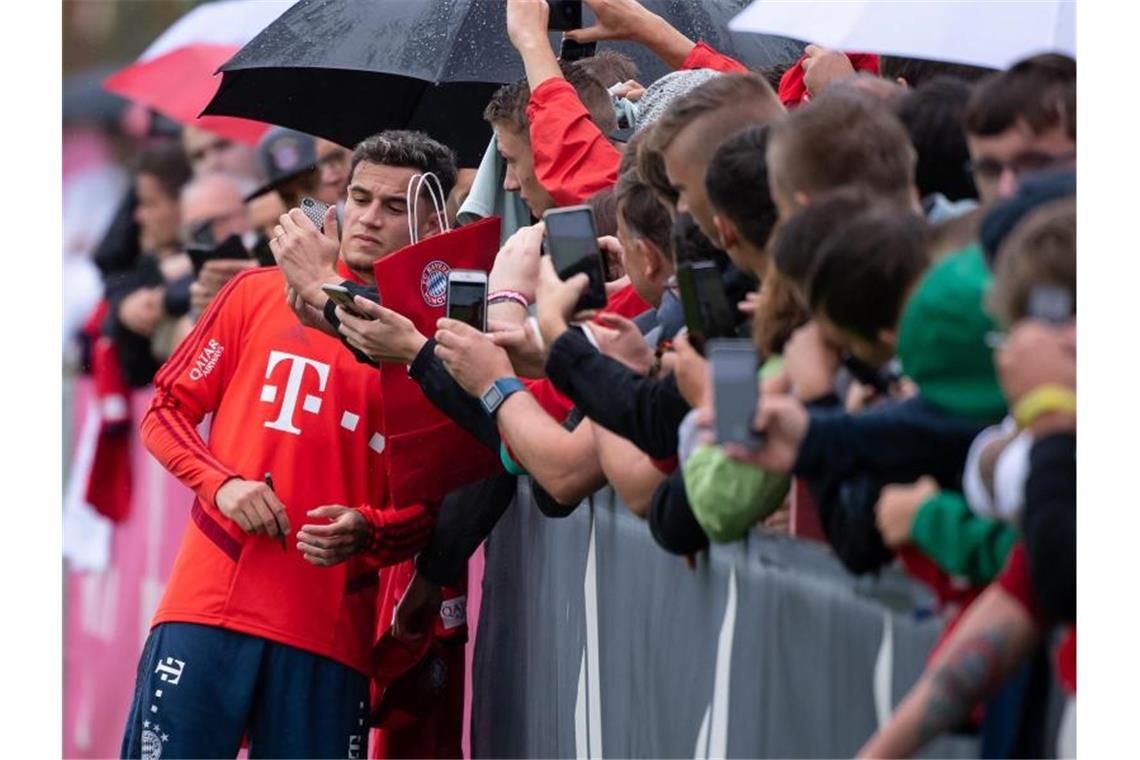 Nimmt bei seinem ersten Bayern-Einsatz zuerst auf der Bank Platz: Philippe Coutinho. Foto: Sven Hoppe