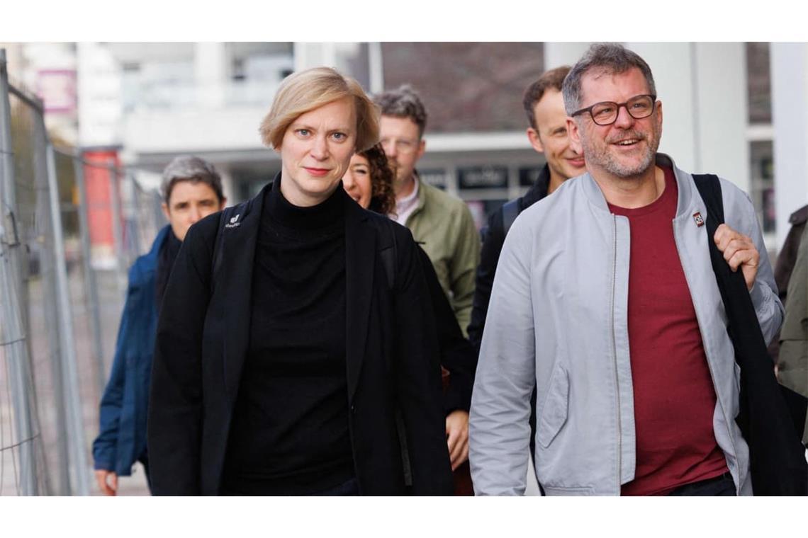 Nina Stahr, Landesvorsitzende der Grünen in Berlin, und Werner Graf, Co-Fraktionsvorsitzender der Partei im Abgeordnetenhaus, nahmen an den Vorgesprächen für ein mögliches Rot-grün-rotes Bündnis in Berlin teil.