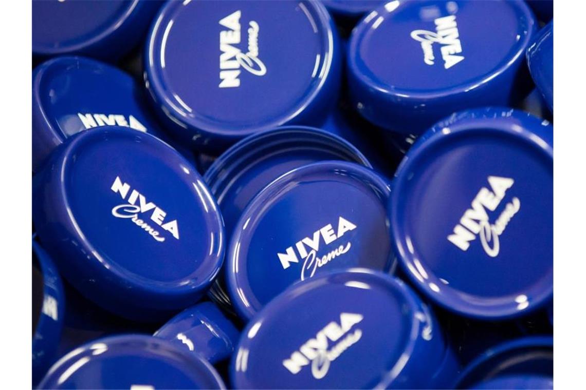 Nivea-Hersteller spürt „verstärkten Gegenwind“ Nivea-Hersteller Beiersdorf nimmt „verstärkten Gegenwind“ wahr. Foto: Christian Charisius/dpa
