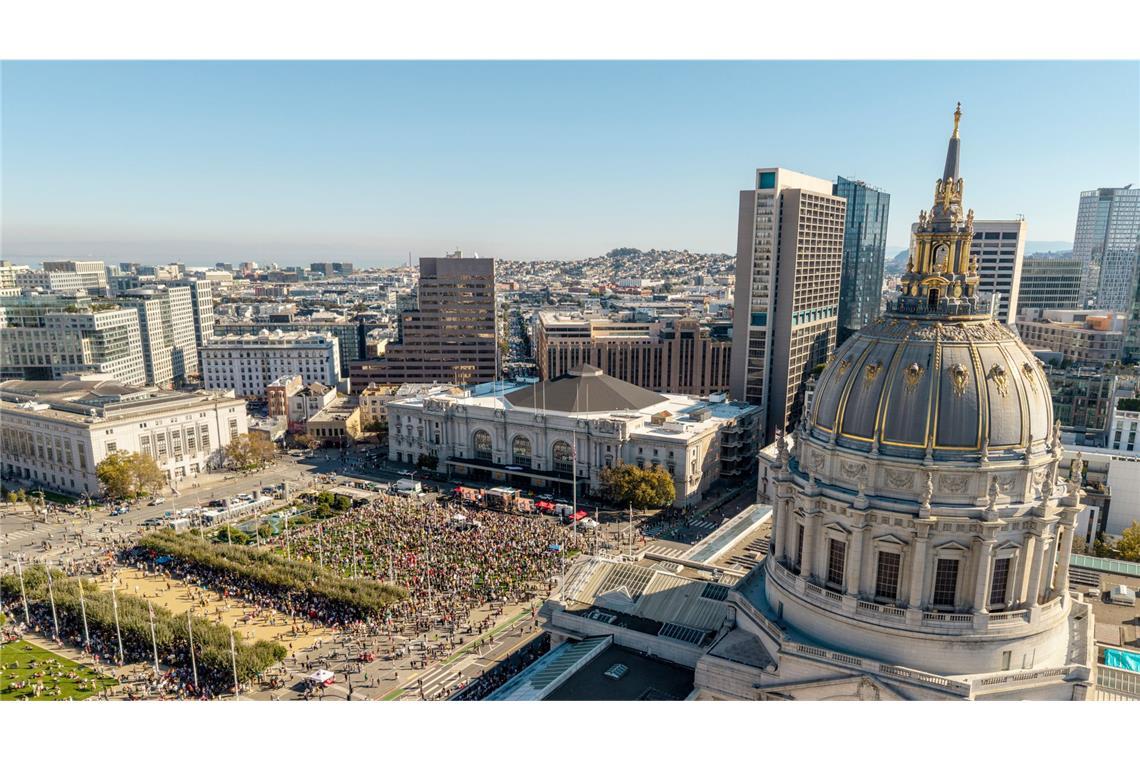 Millionen Menschen gehen in den USA gegen Donald Trump auf die Straße „No Kings“-Protest in San Francisco, Kalifornien