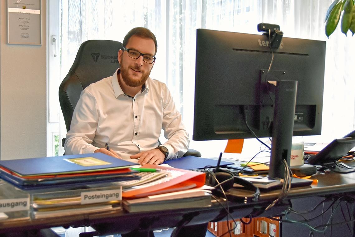Kai-Uwe Ernst: „Die Vielseitigkeit erfüllt einen einfach“ Noch 2820 Tage dauert seine erste Amtszeit im Auenwalder Rathaus, Bürgermeister Kai-Uwe Ernst freut sich auf diese Zeit. Foto: T. Sellmaier