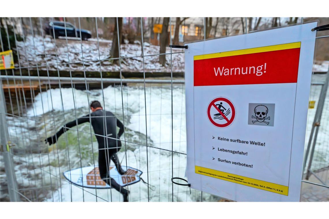 Noch am 2. Weihnachtstag wurde  – illegal, wie es von der Verwaltung heißt – auf der provisorischen Welle gesurft.