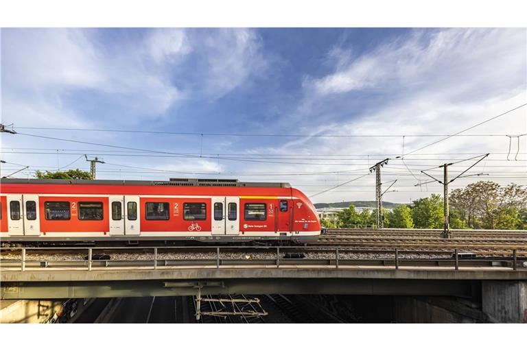 Noch an der Ausfahrt hielt der Zug wieder an. (Symbolbild)