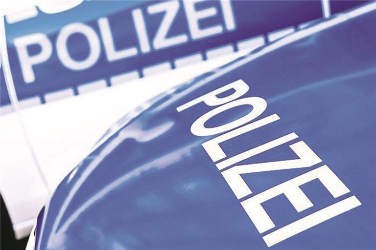 Noch bevor die Polizei einen auffälligen Autofahrer kontrollieren konnte, kam der mit seinem Wagen von der Fahrbahn ab. Foto: adobe.com
