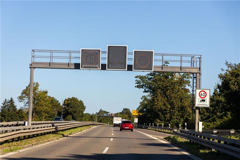 Noch bis zum Ende der Sommerferien gilt das Tempolimit.