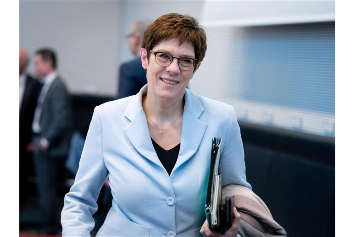 Rennen um Parteivorsitz eröffnet: Merz will CDU-Chef werden Noch CDU-Bundesvorsitzende Annegret Kramp-Karrenbauer. Foto: Kay Nietfeld/dpa