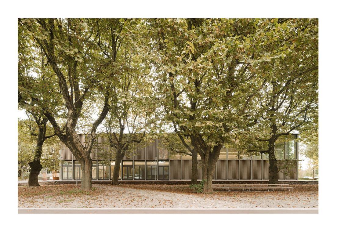 Noch ein doppelter Longlist-Kandidat: Steimle Architekten aus Stuttgart mit der Sporthalle in Wangen im Allgäu und . . .
