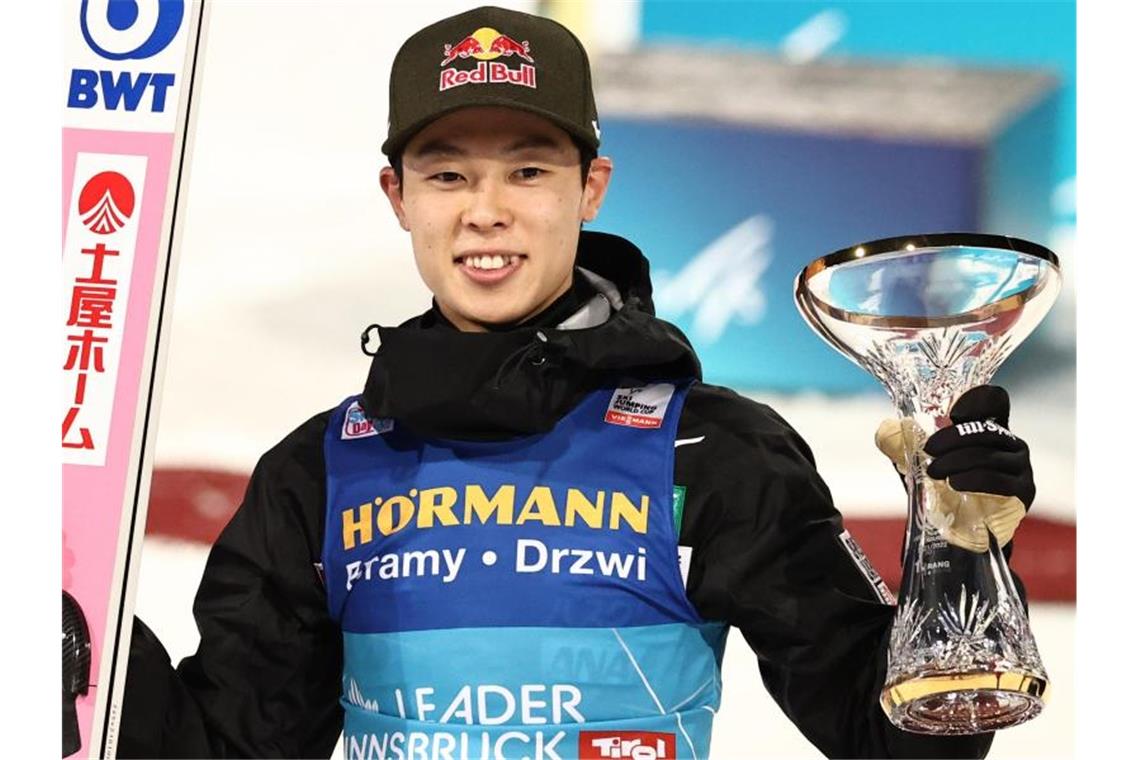 Kobayashi gewinnt auch in Bischofshofen - Geiger Vierter Noch ein Sieg fehlt Kobayashi noch zum historischem Triumph. Foto: Daniel Karmann/dpa
