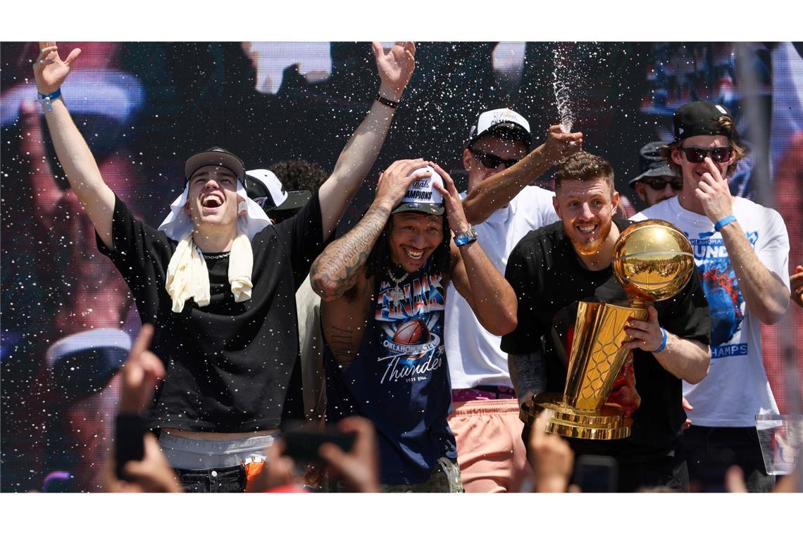 Plötzlich fünf Titelanwärter: Deutsche mischen die NBA auf Noch ein Titel? Oklahoma City ist Topfavorit.