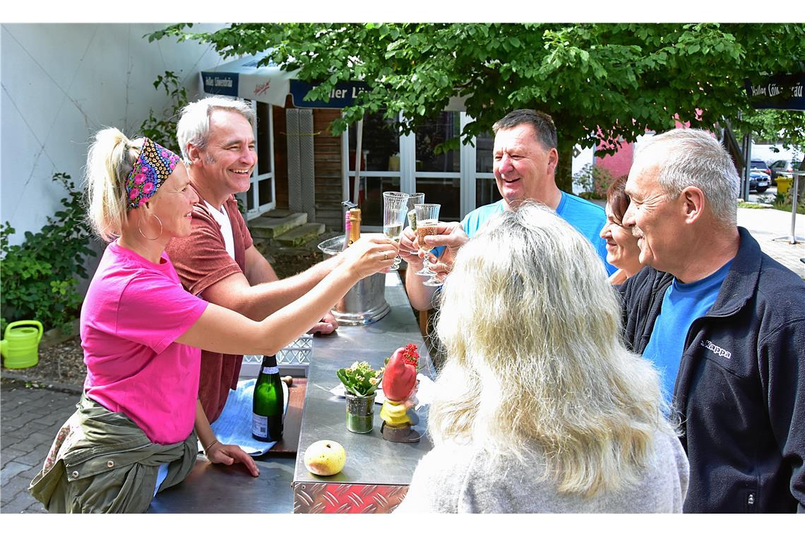 Noch einmal anstoßen zum Abschied. Der letzte Tag im Kabirinett in Spiegelberg-G...