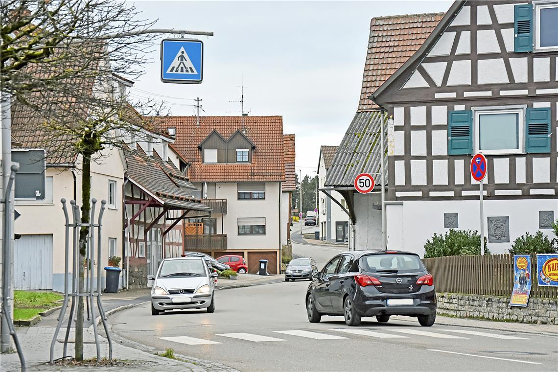 Aspach bekommt seine 30er-Zonen Noch gilt in der Heilbronner Straße in Großaspach Tempo 50, aber das wird sich bald ändern. Foto: Tobias Sellmaier
