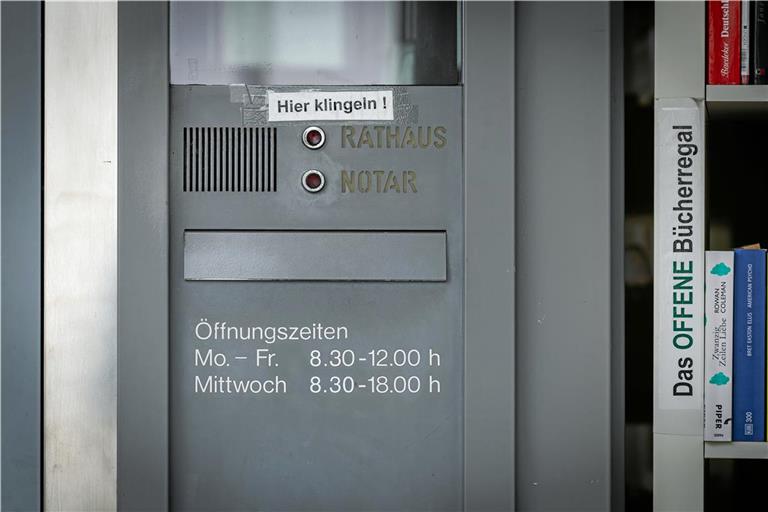 Noch hat das Aspacher Rathaus täglich geöffnet, aber das wird sich ab September ändern. Foto: Alexander Becher