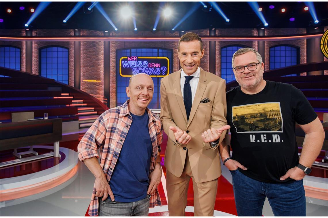 Wer wird Eltons Nachfolger im ARD-Quiz? Noch hat die ARD nicht bekanntgegeben, wer Eltons (r.) Nachfolger wird und demnächst mit Bernhard Hoëcker (l.) und Kai Pflaume (M.) quizzt.