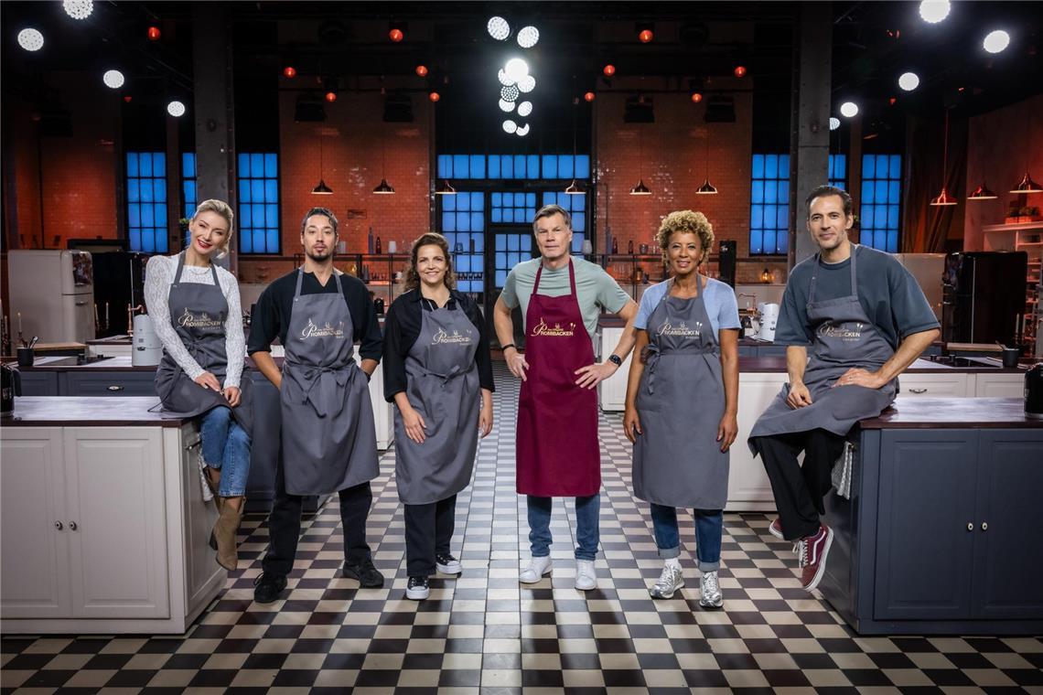 Noch im Rennen um den Goldenen Cupcake: (v.l.n.r.) Anna-Carina Woitschack; René Casselly; Rebecca Immanuel; Thomas Helmer; Arabella Kiesbauer; Alexander Mazza