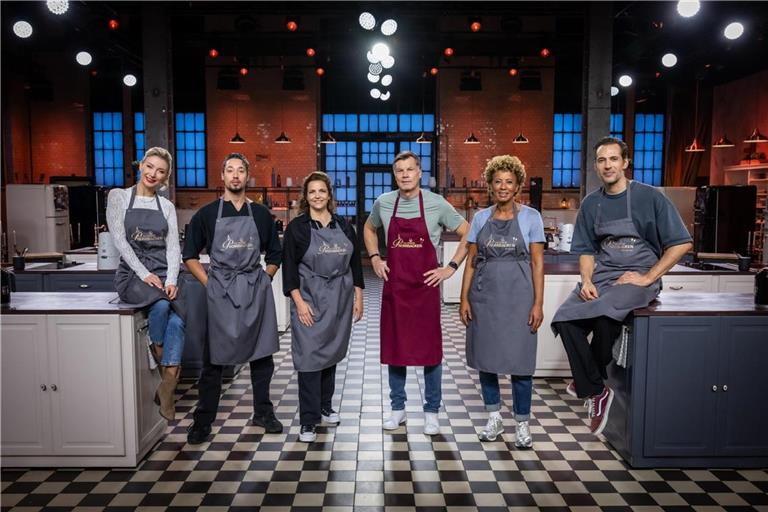 Noch im Rennen um den Goldenen Cupcake: (v.l.n.r.) Anna-Carina Woitschack; René Casselly; Rebecca Immanuel; Thomas Helmer; Arabella Kiesbauer; Alexander Mazza