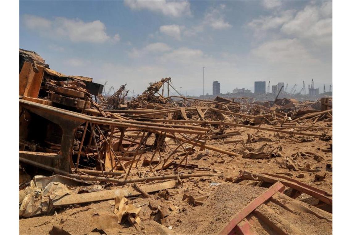 Noch immer wird gehofft, in den Trümmern Überlebende zu finden. Foto: Marwan Naamani/dpa