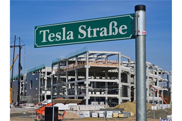 Noch ist nicht alles fertig, aber Tesla will rasch mit der Produktion beginnen. Foto: Patrick Pleul/dpa-Zentralbild/dpa