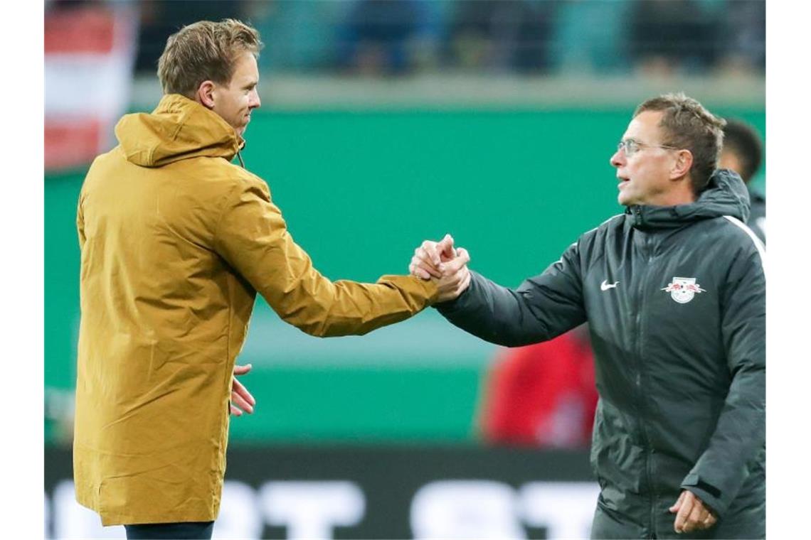 Noch Konkurrenten, bald Kollegen bei RB Leipzig: Sportdirektor Ralf Rangnick (r) und Trainer Julian Nagelsmann. Foto: Jan Woitas
