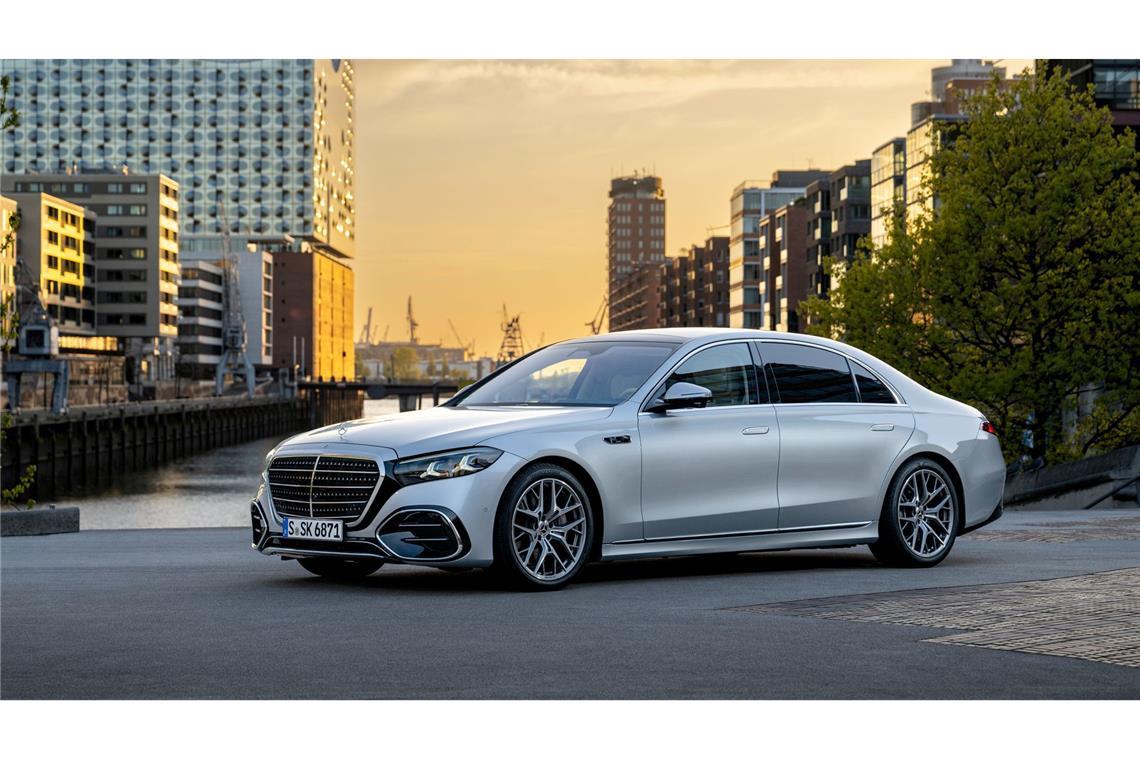 Noch mehr Glamour gibt es für die neue S-Klasse von Mercedes zum Beispiel durch einen beleuchteten Grill.
