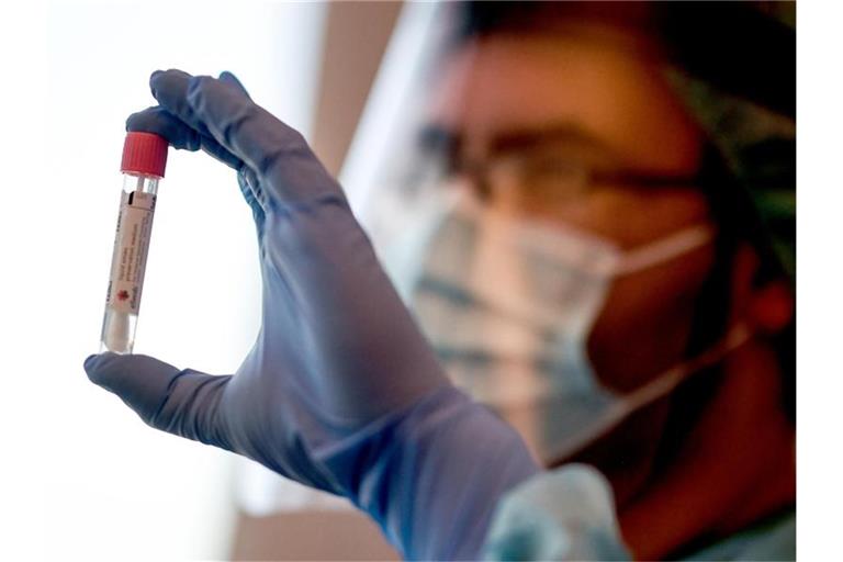 Noch nie seit Beginn der Coronavirus-Pandemie sind der Weltgesundheitsorganisation (WHO) innerhalb von 24 Stunden so viele Neuinfektionen gemeldet worden. Foto: Britta Pedersen/dpa-Zentralbild/dpa