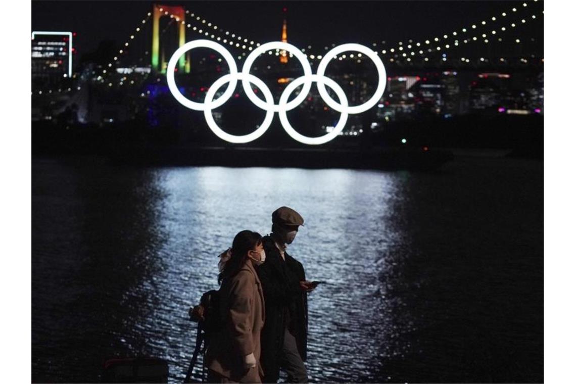 Noch steht ein großes Fragezeichen hinter den Olympischen Spiele in Japans Hauptstadt Tokio. Foto: Eugene Hoshiko/AP/dpa