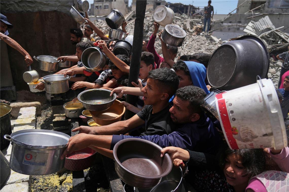 Netanjahu warnt Einwohner der Stadt Gaza: „verschwinden Sie" Noch vor dem befürchteten Vorrücken der israelischen Armee in die Stadt Gaza kämpfen die verbliebenen Bewohner dort ums tägliche Überleben (Archivfoto).