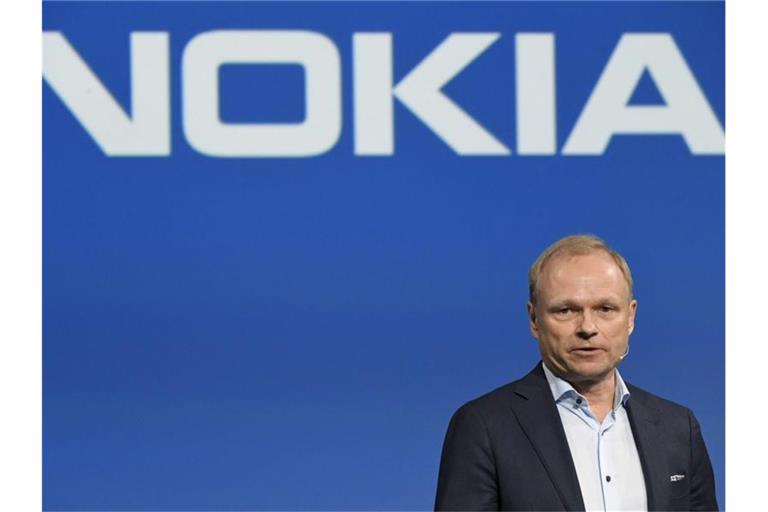 Nokia-Chef Pekka Lundmark bei einer Pressekonferenz. Foto: Markku Ulander/Lehtikuva/dpa