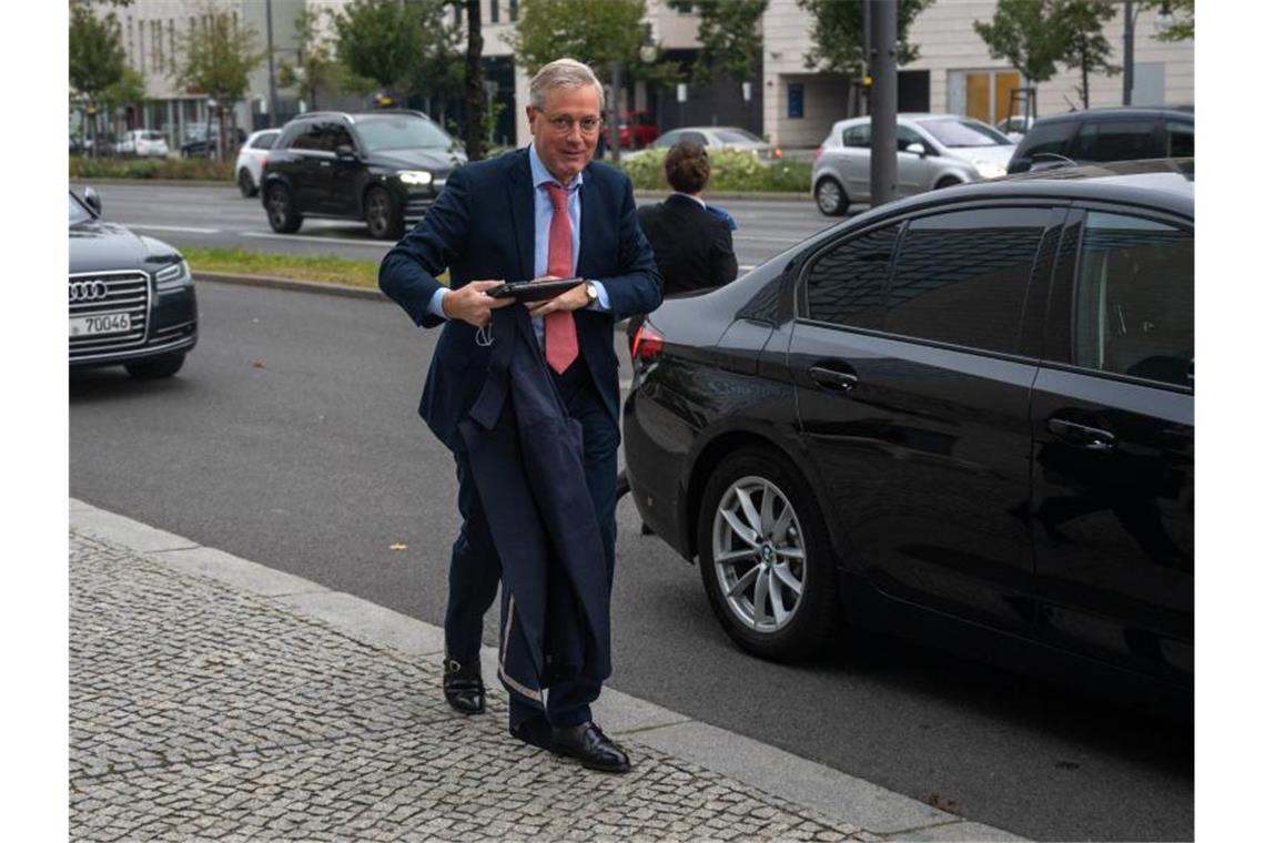 Röttgen: Verschiedene Gesprächsrunden über CDU-Vorsitz Norbert Röttgen (CDU) kommt zum Konrad-Adenauer Haus zu Gremiensitzungen der Partei. Foto: Christophe Gateau/dpa