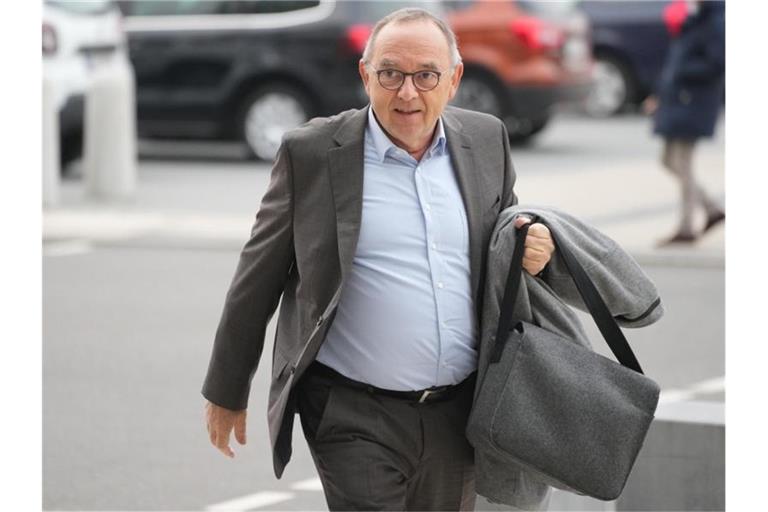Norbert Walter-Borjans, Bundesvorsitzender der SPD, kommt zu den Sondierungsgesprächen. Foto: Kay Nietfeld/dpa