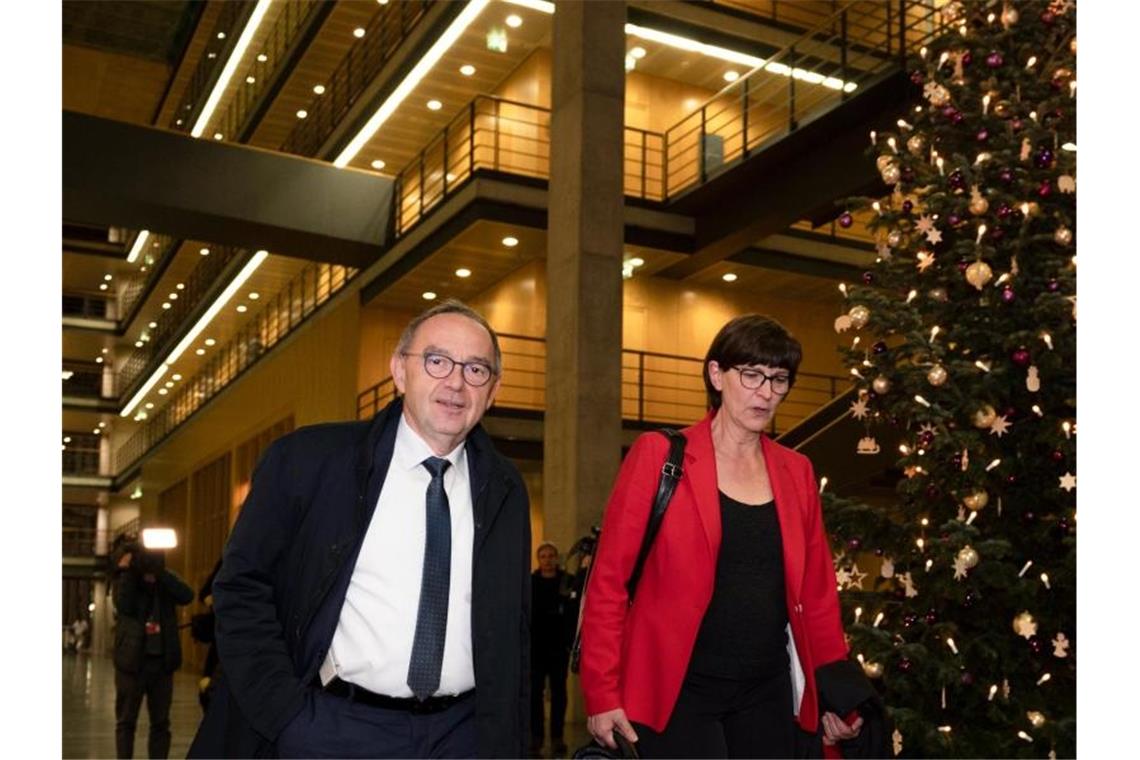 Nach Koalitionstreffen: Union sieht Hoffnungsschimmer Norbert Walter-Borjans und Saskia Esken am Donnerstag auf dem Weg zum Kennlerntreffen mit den Vorsitzenden der Unions-Parteien. Foto: Fabian Sommer/dpa