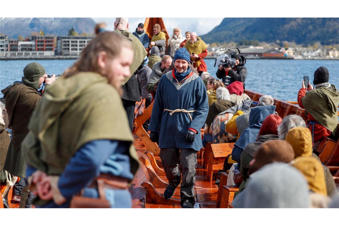 Nordfjordeid in Stad: Kronprinz Haakon auf dem Myklebust-Schiff – Fund aus Grabhügel am Hof Myklebust