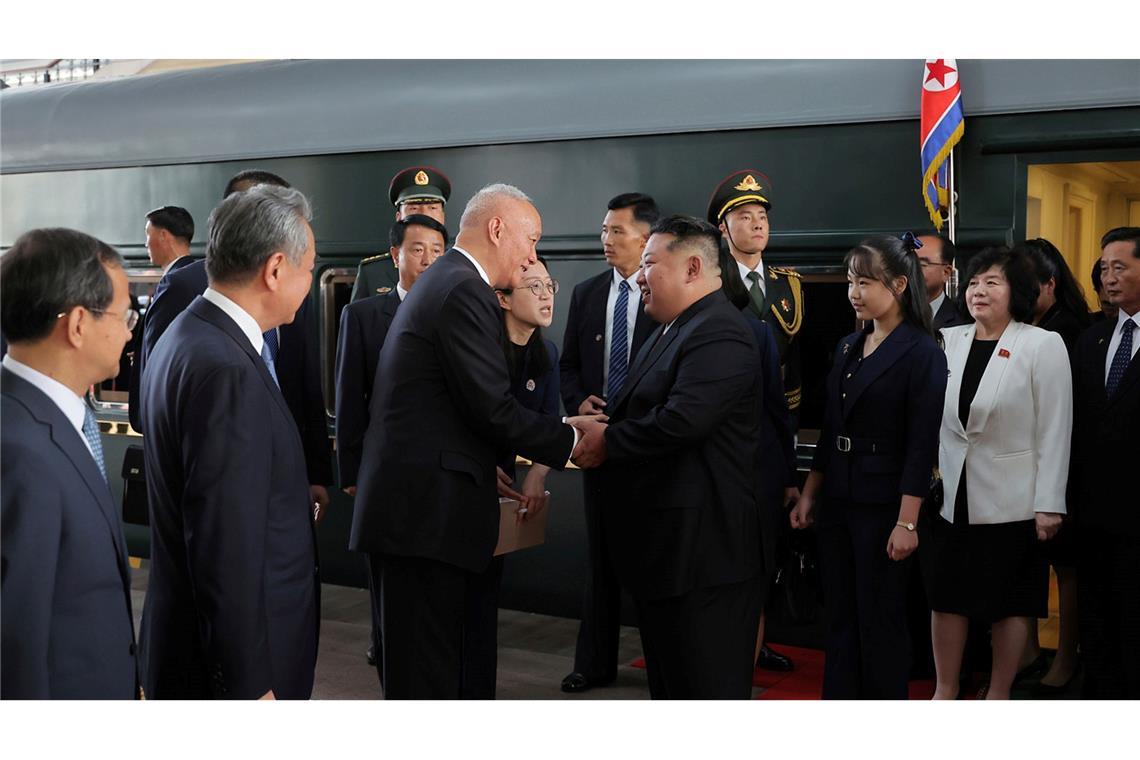 China protzt mit Waffenschau - Xi im Bund mit Putin und Kim Nordkoreas Machthaber Kim Jong Un reiste erstmals mit seiner Tochter ins Ausland.