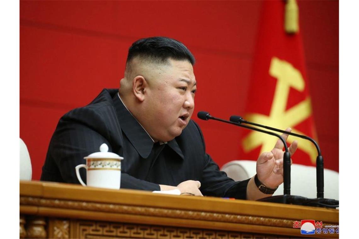 Nordkorea feuert zwei Kurzstreckenraketen ab Nordkoreas Machthaber Kim Jong Un sorgt mit Rakentests für Aufsehen. Foto: -/KCNA/dpa