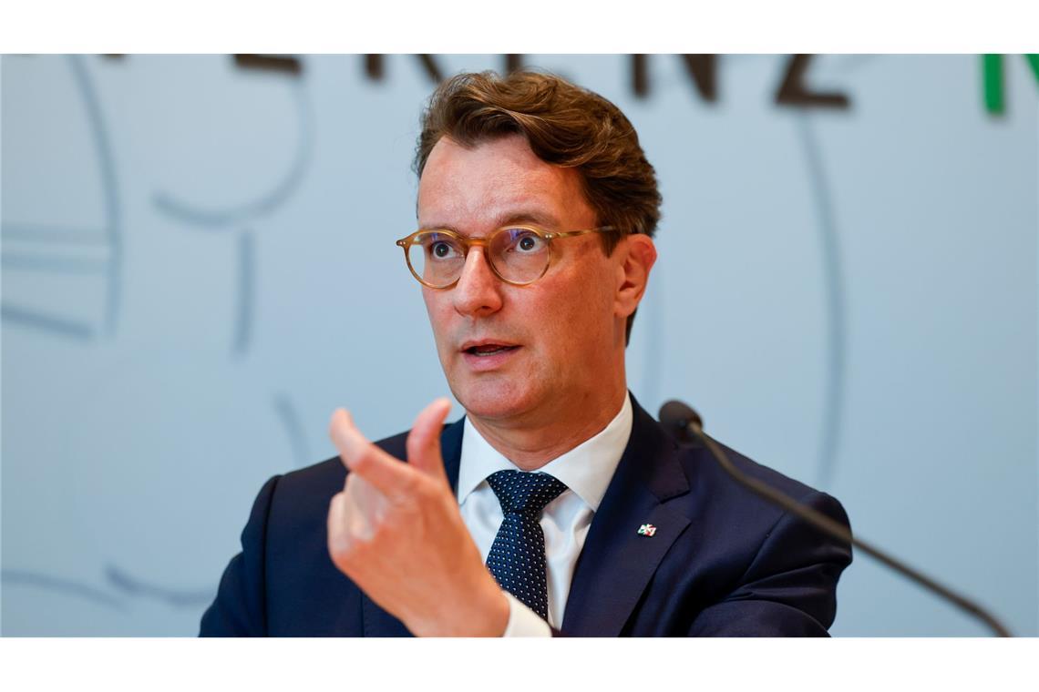 Wüst pocht bei Investitionsprogramm auf Kompensation Nordrhein-Westfalens Ministerpräsident Hendrik Wüst (CDU) erinnert den Bund im Ringen um das geplante Steuerentlastungspaket an das Prinzip: "Wer bestellt, bezahlt."