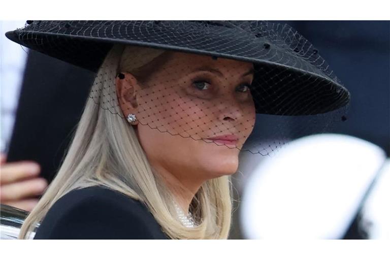 NORWAY-ROYALS-HARALD-FUNERAL: Queen Mette-Marit of Norway arrives for the funeral ceremony of late King Harald V of Norway in front the Cathedral in Oslo on September 9, 2026. (Photo by Odd ANDERSEN / AFP)