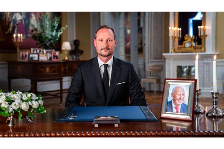 Norwegens neuer König, König Haakon VIII., wird im Palast seine erste Rede als Monarch halten. Der neue König wird eine Gedenkrede für seinen Vater, König Harald, halten.