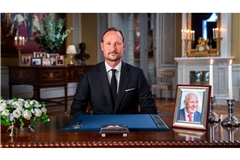 Norwegens neuer König, König Haakon VIII., wird im Palast seine erste Rede als Monarch halten. Der neue König wird eine Gedenkrede für seinen Vater, König Harald, halten.