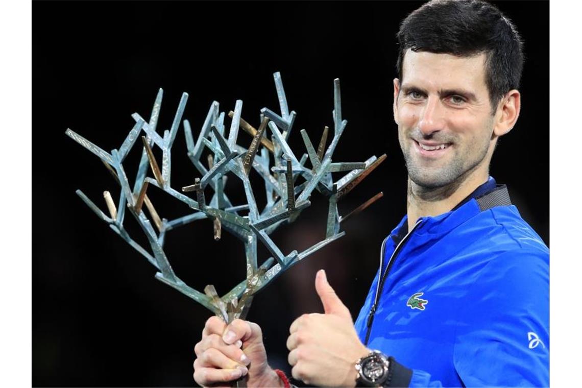 Tennisstar Djokovic feiert Turniersieg in Paris