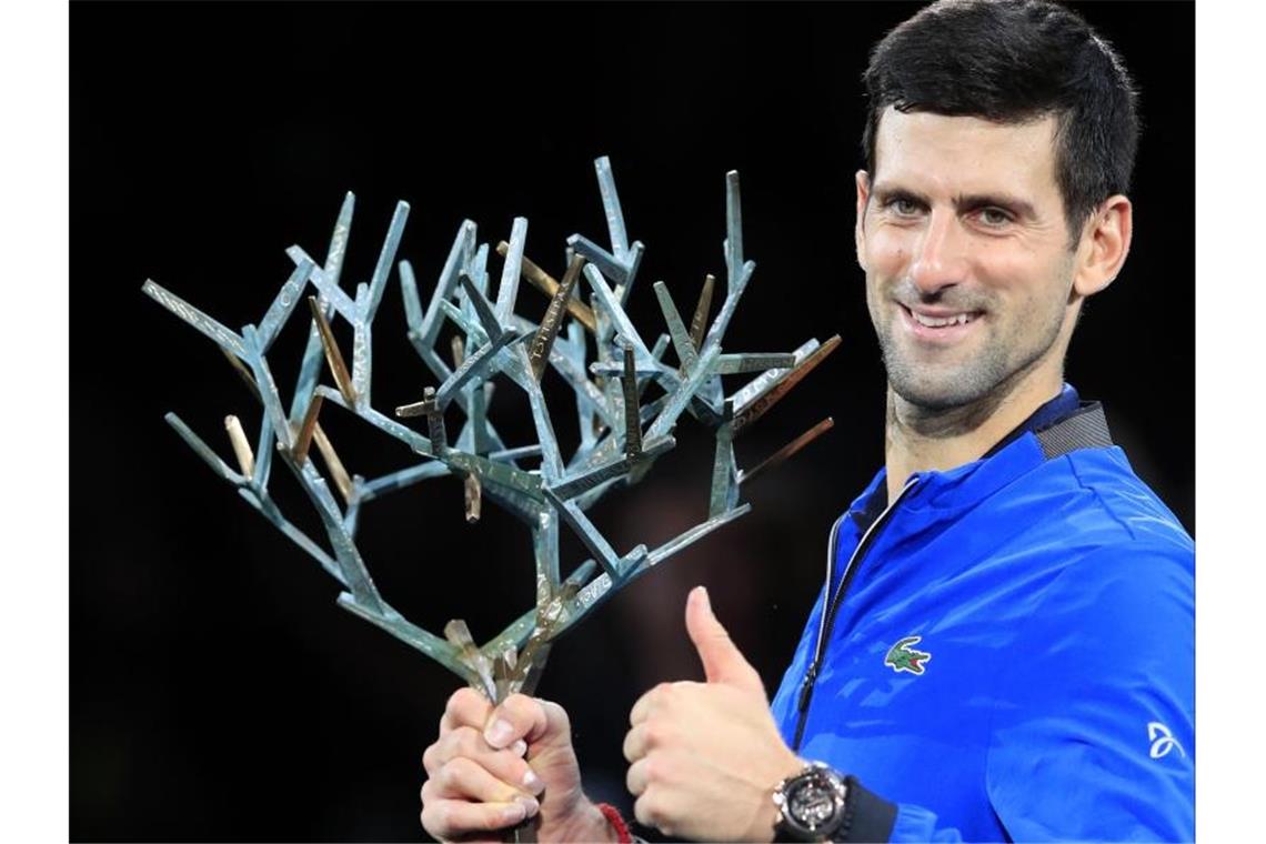 Tennisstar Djokovic feiert Turniersieg in Paris Novak Djokovic hat in Paris das Finale gegen Denis Shapovalov gewonnen. Foto: Michel Euler/AP/dpa