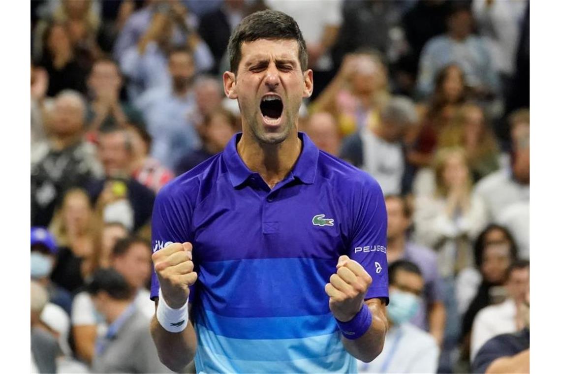 Djokovic schlägt Zverev und kann Tennis-Geschichte schreiben Novak Djokovic im Moment seines Sieges. Foto: Elise Amendola/AP/dpa