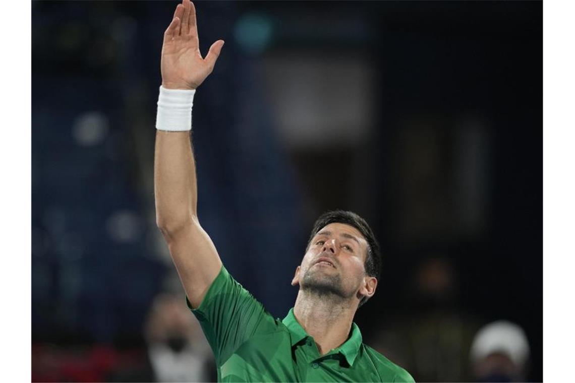 Comeback mit Fragezeichen: Djokovic emotional zurück Novak Djokovic will gerne in Indian Wells starten. Foto: Kamran Jebreili/AP/dpa