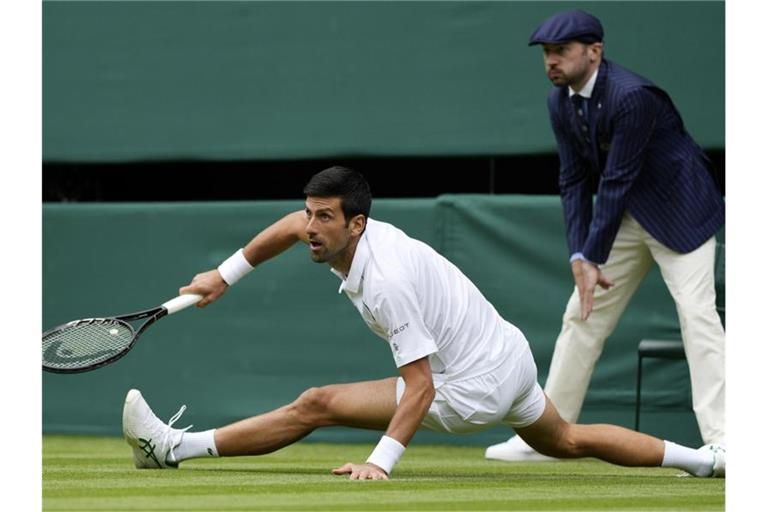 Novak Dokovic im Match gegen Kevin Anderson in Aktion. Foto: Alastair Grant/AP/dpa